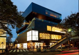 表參道“漩渦”大廈