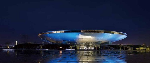 借天不借地，在限制中設(shè)計(jì)——世博文化中心