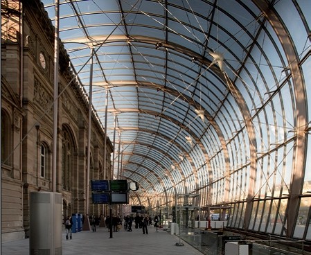 法國高速鐵路東線火車站