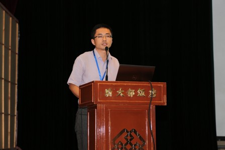 2013年8月23日"結(jié)構(gòu)成就建筑之美" 黃坤：金晶打造綠色經(jīng)濟(jì)建筑